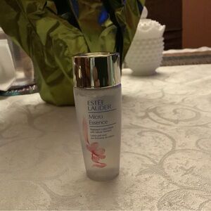 Estée Lauder Micro Essence Treatment Lotion